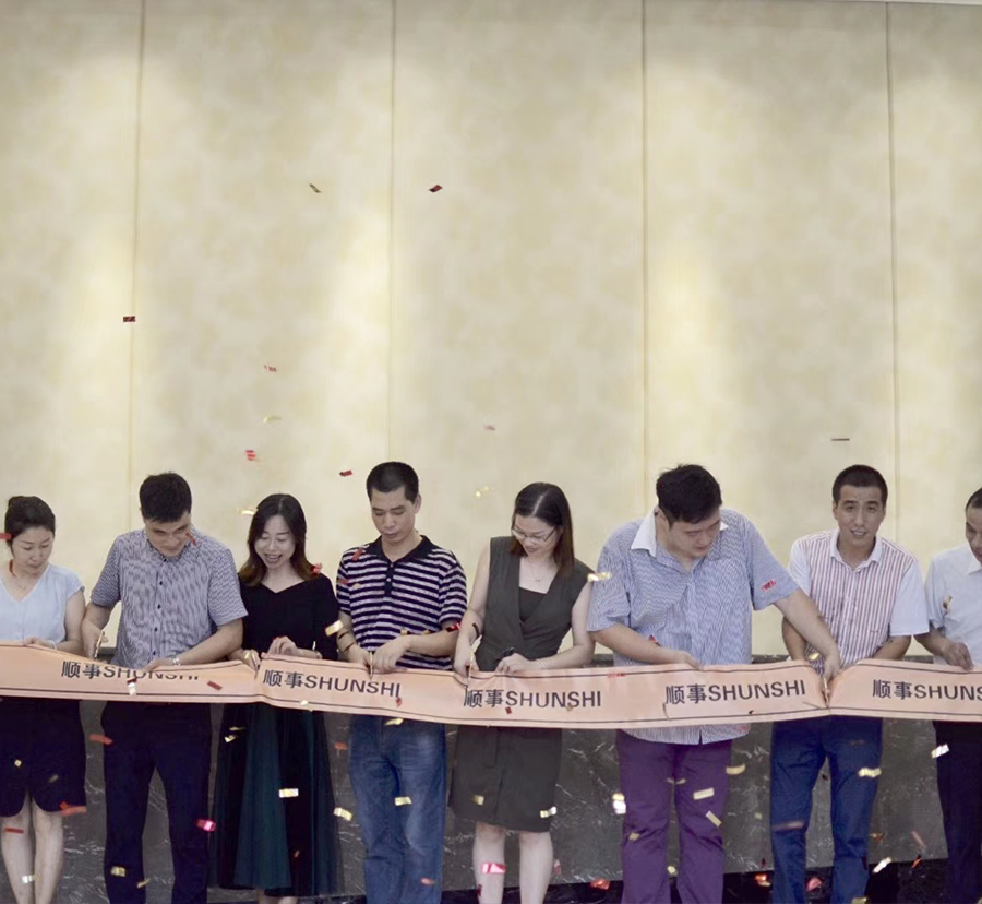 září 2019 Slavnostní přemístění nové továrny